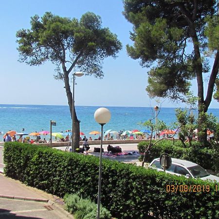 Apartamentos Alquihouse Vilafortuny Cambrils Bagian luar foto